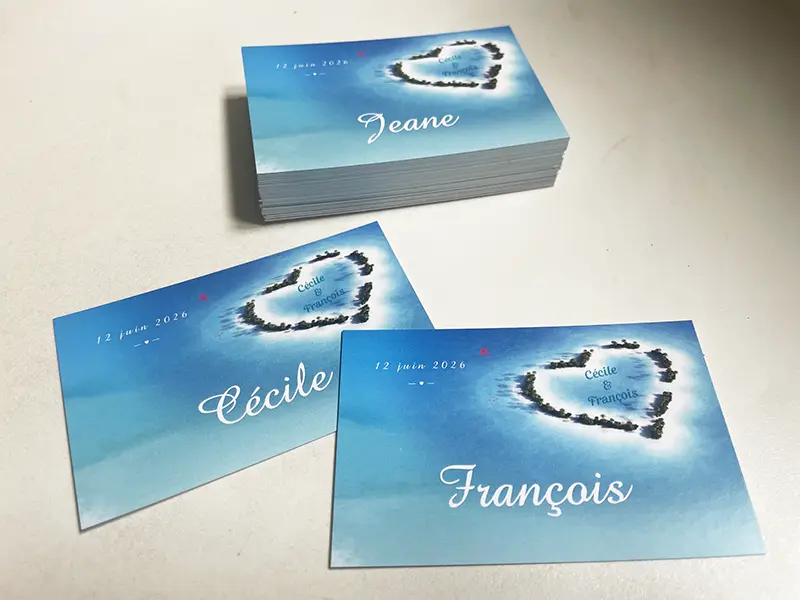 Marque-place de mariage thème mer et îles en forme de cœur